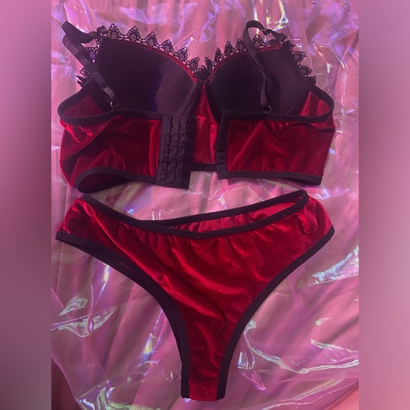 🌹 Retro Red Velvet Black Detailed Bra & Panty Lingerie Set 🌹 Med/Lg ✨NEW! - Picture 4 of 7